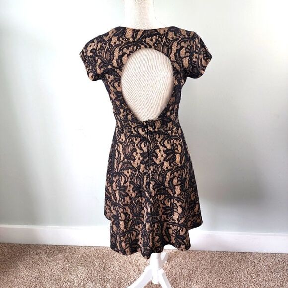 HEART SOUL WOMEN'S LACE OPEN BACK DRESS SIZE MEDIUM - Picture 4 of 9